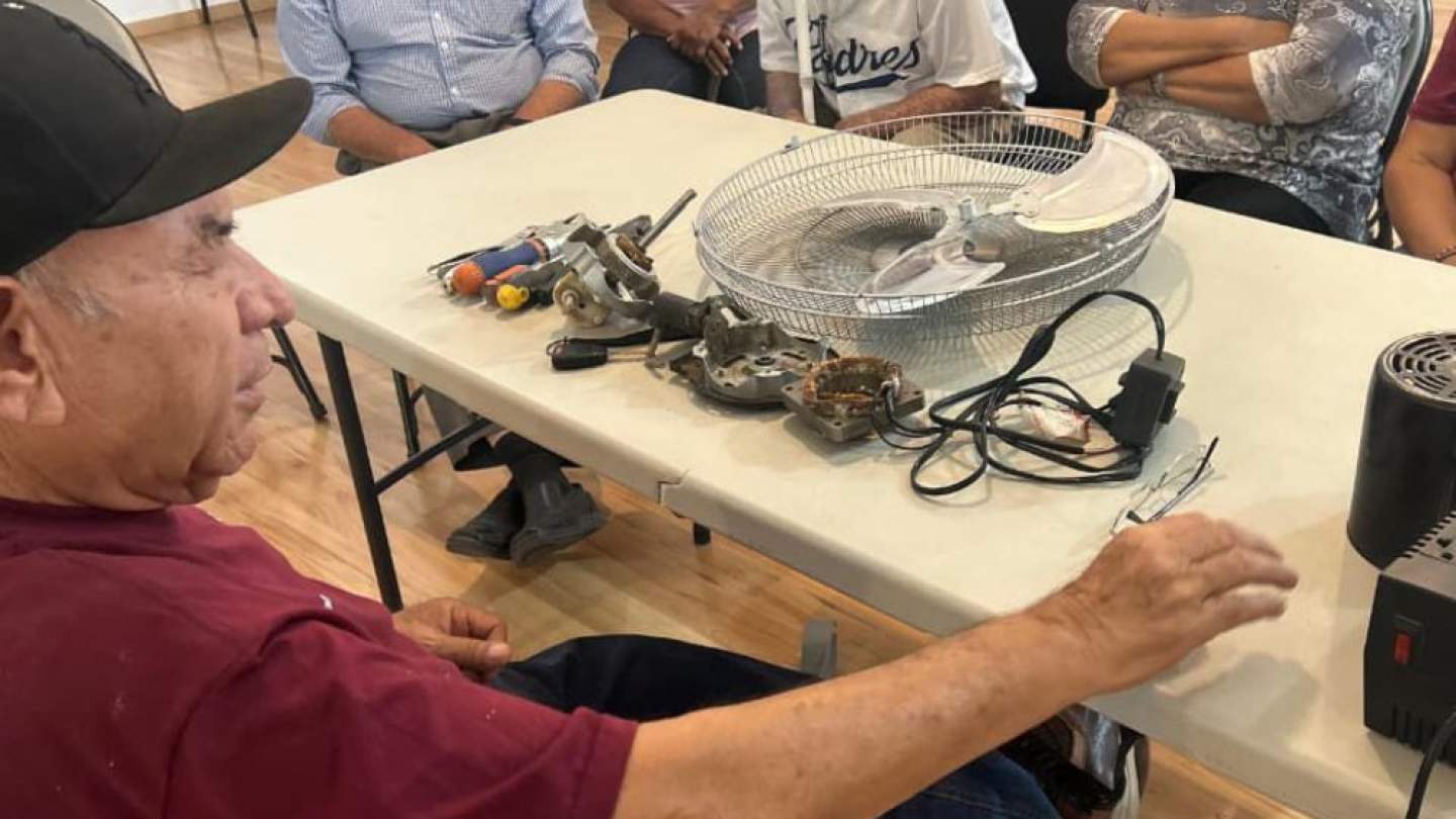 Gobierno de Sonora promueve talleres de reparación de electrodomésticos para personas adultas mayores